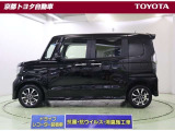 狭い場所での乗り降りや、荷物の積み込みに便利なスライドドアです。両側電動で内側からも開閉できます。お迎えの時などにも内側からスッと開けてあげられて便利ですよ。