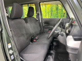 運転席シート廻りは使用感も少なく、良好な状態となっています。前オーナー様が丁寧に使っていたことがよくわかりますね。