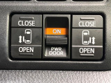 【両側パワースライドドア】スマートキーや運転席のスイッチで後席両側スライドドアの開閉が可能♪電動だから力を入れてドアを開ける必要が無く、小さなお子様でも簡単に開け閉めでき快適です♪