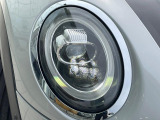 ●LEDヘッドライト:夜間走行時も良好な視界を確保し安心して運転できる高輝度LEDヘッドライトを装備!点灯速度が早く、消費電力も抑えられています。