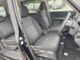 運転席シート廻りは使用感も少なく、良好な状態となっています。前オーナー様が丁寧に使っていたことがよくわかりますね。