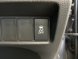 車がカーブの外側へ膨らんだり内側へ巻き込んだりする挙動を防止し安定した走行をサポートする横滑り防止装置付きです!