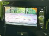【バックカメラ】駐車時に後方がリアルタイム映像で確認できます。大型商業施設や立体駐車場での駐車時や、夜間のバック時に大活躍!運転スキルに関わらず、今や必須となった装備のひとつです!