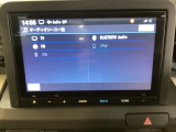 ドライブの必需品。見やすい・使いやすいHonda純正のメモリーナビを搭載。Bluetooth機能もついているのでお持ちのスマートフォンと連携させて、さらに便利に利用が可能です。