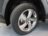 トヨタ純正アルミホイール。タイヤサイズは225/60R18です。