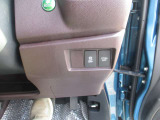 各種機能のボタンがあります。もちろん運転席からの操作も可能。スマートに使いこなしてください。