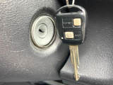 【キーレス】少し離れた場所からでもボタン一つでドアの開錠・施錠ができるのでとっても便利!ドアの鍵穴周りに傷をつけることもありません♪