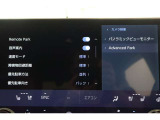 アドバンストパーク搭載。駐車したい場所の傍に停車して駐車位置を設定すれば、カメラとソナーで周囲を監視し、ステアリング・アクセル・ブレーキ操作が支援され駐車を完了してくれます。リモート機能付きです。