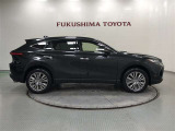 【まるごとクリーニング】シートを取り外し、車内を徹底洗浄。隅々まで丁寧に仕上げています。