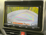 【バックカメラ】駐車時に後方がリアルタイム映像で確認できます。大型商業施設や立体駐車場での駐車時や、夜間のバック時に大活躍!運転スキルに関わらず、今や必須となった装備のひとつです!