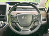 インテリアに合わせたデザインのステアリングは、運転される方のことも考え、運転しやすい形状、大きさです。是非一度、実際に触ってお確かめください。