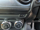 運転席シートヒーターもございます。
