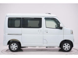県内13店舗にて常時500台以上ダイハツ車を展示中です。見て、触って、納得のいく一台をぜひ見つけてください。