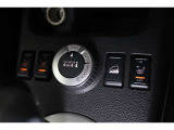 らくらく操作のオールモード4X4-iスイッチ!ダウンヒルアシストコントロール搭載!スイッチひとつで、降板時の車速を低車速にキープして、安定走行に寄与します。寒い日も快適♪シートヒーター装備!