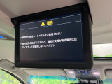 【フリップダウンモニター】大画面モニターで後席でもエンタメをお楽しみいただけます。小さなお子様にも大人気の装備です♪