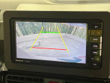 【バックカメラ】駐車時に後方がリアルタイム映像で確認できます。大型商業施設や立体駐車場での駐車時や、夜間のバック時に大活躍!運転スキルに関わらず、今や必須となった装備のひとつです!