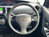インテリアに合わせたデザインのステアリングは、運転される方のことも考え、運転しやすい形状、大きさです。是非一度、実際に触ってお確かめください。