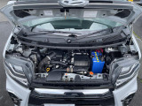 エンジンルームの画像です。店舗にて現車の確認もいただけますので、お電話で在庫のご確認の上是非ご来店くださいませ!!!ワクワクするクルマ選びをご提案します!