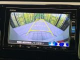 【バックカメラ】駐車時に後方がリアルタイム映像で確認できます。大型商業施設や立体駐車場での駐車時や、夜間のバック時に大活躍!運転スキルに関わらず、今や必須となった装備のひとつです!