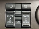 両側電動スライドドアのスイッチ付です。車内からもスイッチひとつで楽にドアの開閉が可能です。電動なので開閉時に力を使う必要がなく、半ドアになることもありません!
