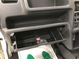 車内の整理整頓に役立つ便利な収納が車内のいたるところに設置されています。