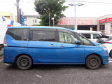国の指定を受けた自社工場で、整備士が車検と点検整備を行っております。
