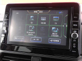 ナビゲーション+AV 2画面表示(デュアルウィンドウ)、TV、FM/AM、Bluetooth Audio、SDカード、DVD再生、 CD録音/再生、ハンズフリーフォン、スマホ、Nissan Connectサービス対応の高性能9インチ大型ナビです。