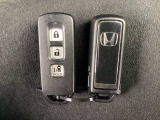 スマートキーです!!今や標準の装備になりつつありますよね!!ドアロック・アンロックも便利です!!