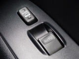 運転席はパワーウィンドーになります。