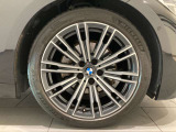 サービスにはドイツ本国と同様に教育と訓練を受け、BMWを知り尽くした「マイスター」が数多く在籍しております。360度による納車前点検整備で、お客様に安心と安全をお届けいたします。