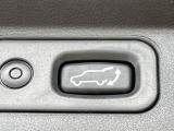 【パワーバックドア】スマートキーや運転席のボタンを押すだけでリアゲートが自動で開閉します!荷物を持っている時や、高い位置にあるバックドアを閉める際に便利な機能です♪