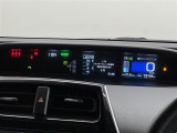 【メーターまわり】ドライバーから見やすい位置にあって安全運転に寄与します。マルチインフォメーションディスプレイでは、クルマに関する情報の確認はもちろん、各種安全機能・装備のON/OFFも設定可能。