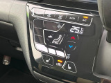 【オートエアコン】一度お好みの温度に設定すれば、車内の温度を検知し風量や温度を自動で調整。暑い&hellip;寒い&hellip;と何度もスイッチ操作をする必要はありません。快適な車内空間には必須の機能ですね♪