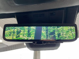 【デジタルインナーミラー】後席の大きな荷物や同乗者で後方が確認しづらい時でも安心!カメラが撮影した車両後方の映像をルームミラー内に表示。クリアな視界で状況の確認が可能です!