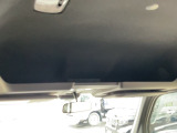 運転席、助手席上には、収納スペースがございます♪