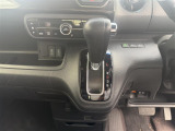 オートエアコン装着車で車内はいつも快適です。