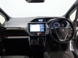 見通しのよいすっきりとした視界で、誰でも運転しやすいです。運転のしやすさは疲れにくさにも繋がりますよ♪