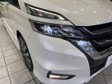 【LEDヘッドライト】悪天候や夜間走行時も良好な視界を確保し安心して運転できる高輝度LEDヘッドライトを装備!点灯速度が早く、消費電力も抑えられています。