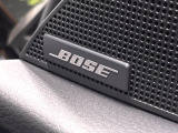 【BOSEサウンドシステム】メーカーオプションの高品位サウンドシステムを搭載。専用のチューニングが施された大小様々なスピーカーから良質なサウンドが奏でられ、臨場感あふれる音響空間を演出します。