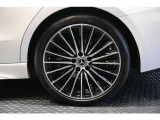 メルセデスの認定中古車「サーティファイドカー」では、万一お車が故障した場合も、ご購入後1年間もしくは2年間※は走行距離にかかわらずメルセデス・ベンツ正規サービスネットワークで無料修理いたします