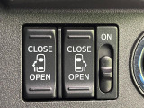 【両側パワースライドドア】スマートキーや運転席のスイッチで後席両側スライドドアの開閉が可能♪電動だから力を入れてドアを開ける必要が無く、小さなお子様でも簡単に開け閉めでき快適です♪