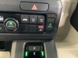 【eコンスイッチ】低燃費運転をサポートするECONモード。スイッチをONすると、エンジンやトランスミッション、A/Cなどを協調制御し、燃費の向上に貢献。エコドライブの効果を高めます。