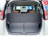 積み下ろしのしやすいデッキにはたっぷりと荷物を積み込んでいただけます。遊びから仕事まで、様々なシーンで頼れます♪