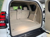 普段のお買い物や通勤、送迎等に十分な荷室スペースを確保しております。セカンドシートを倒すと、大きな荷物の積載も可能です♪