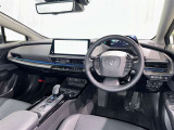 運転席まわりです。 各操作スイッチは使いやすい位置に配置されてます。