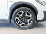 純正のアルミホイール装着車です。タイヤサイズは225/55R18です。