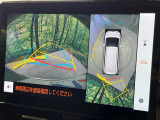 【マルチテレインモニター】車のフロントやサイドのカメラ画像を同時にモニター表示することで、悪路や狭い道を走行時でも周囲の状況確認ができ安心!本格SUVにうれしい装備です♪