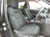 【座った時の満足感も、CX-5の魅力】 運転席・助手席ともにゆったり座れるサイズ感。