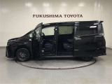 【まるごとクリーニング】シートを取り外し、車内を徹底洗浄。隅々まで丁寧に仕上げています。