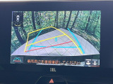 【バックカメラ】駐車時に後方がリアルタイム映像で確認できます。大型商業施設や立体駐車場での駐車時や、夜間のバック時に大活躍!運転スキルに関わらず、今や必須となった装備のひとつです!